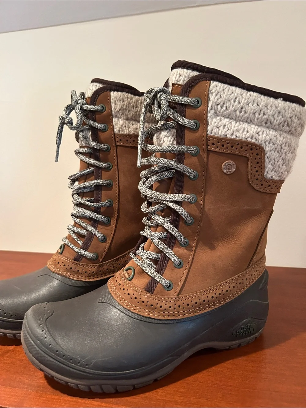 The North Face Women’s 6 Shellista II Winter Mid lace up boots